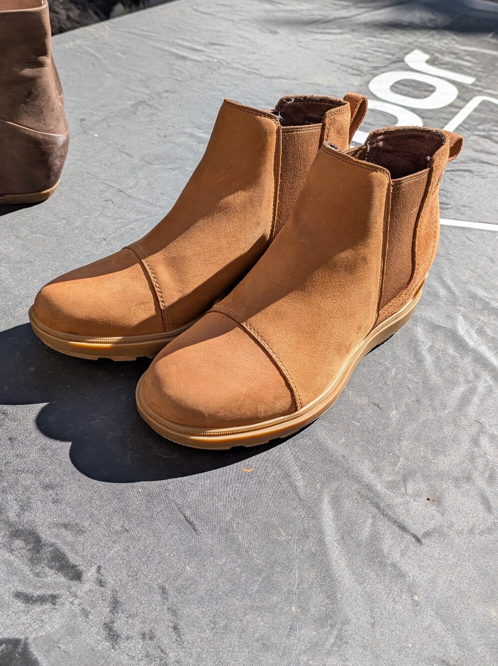 Sorel Tan Chelsea Boots - Sleek Slip-On Style, Waterproof Leather, Wedge Inside - Picture 1 of 3